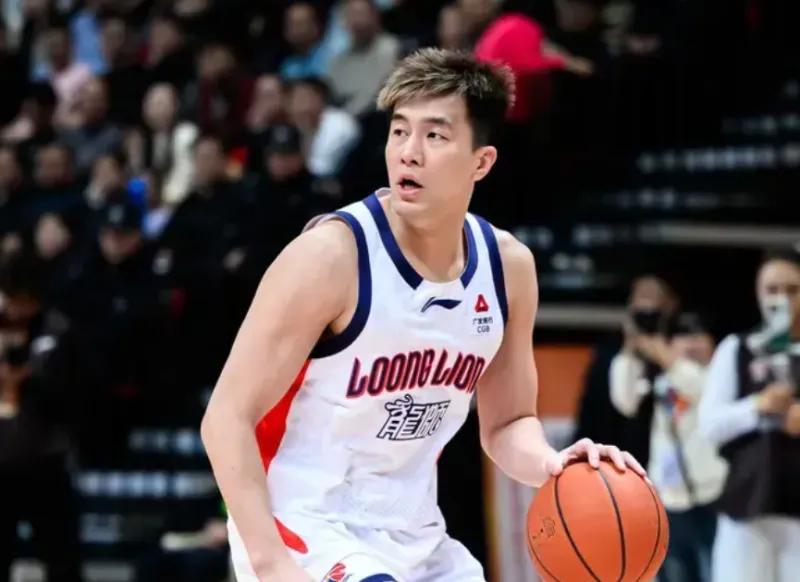 杏彩体育官方网站-合砍39分！郭艾伦徐昕打成广州内外支柱，配合流畅但其余球员太拉